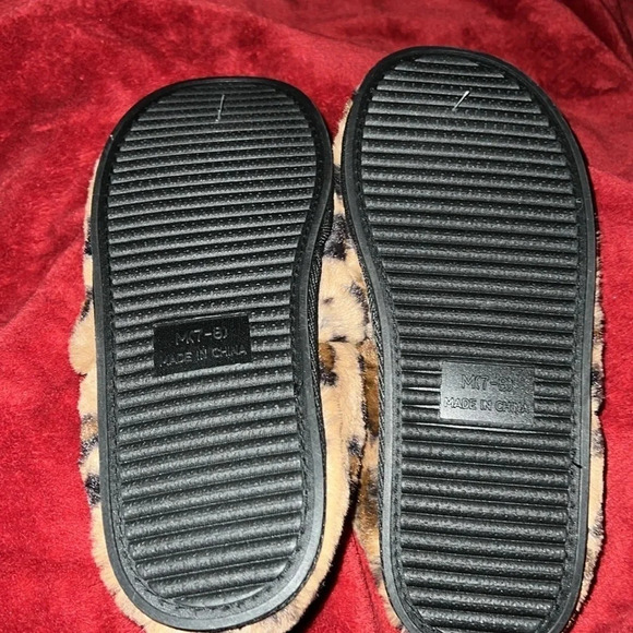 Jessica Simpson snugly plush leopard home slipper Sz 7 - Picture 5 of 8
